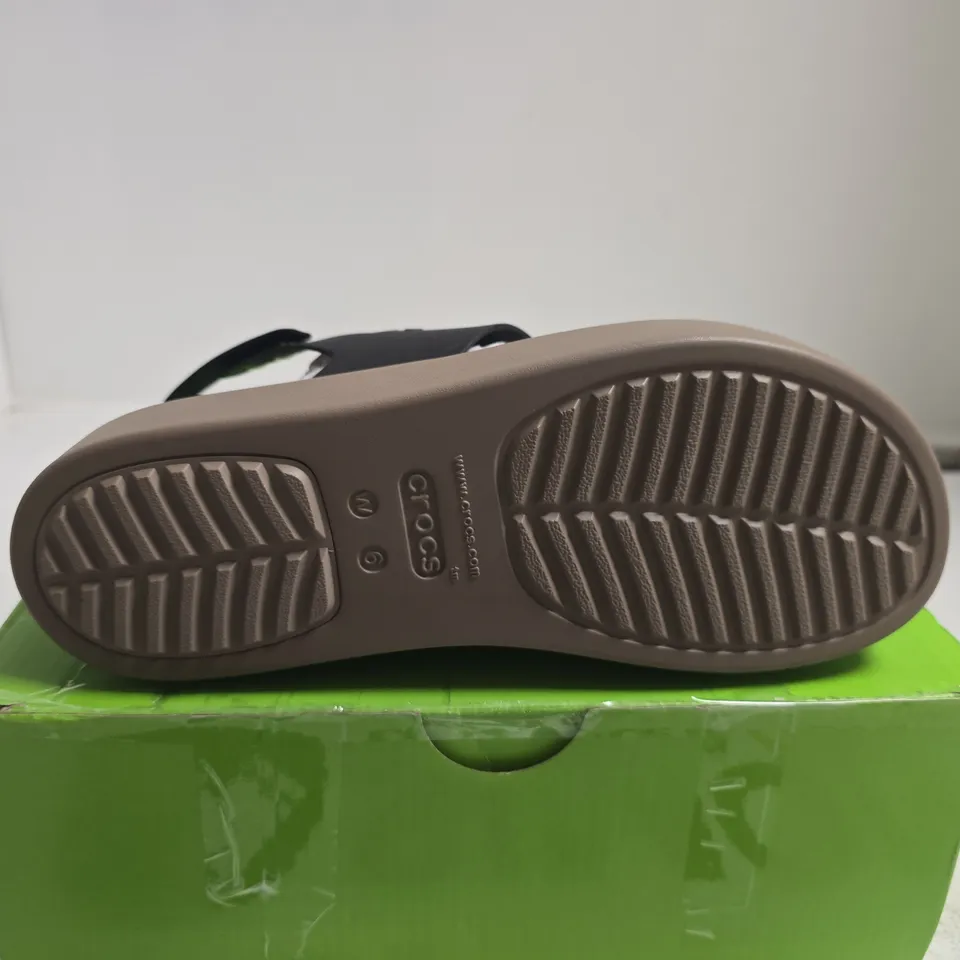 BOXED PAIR OF CROCS BROOKLYN LOW WEDGE SANDALS – WOMEN’S, BLACK/MUSHROOM, UK 4