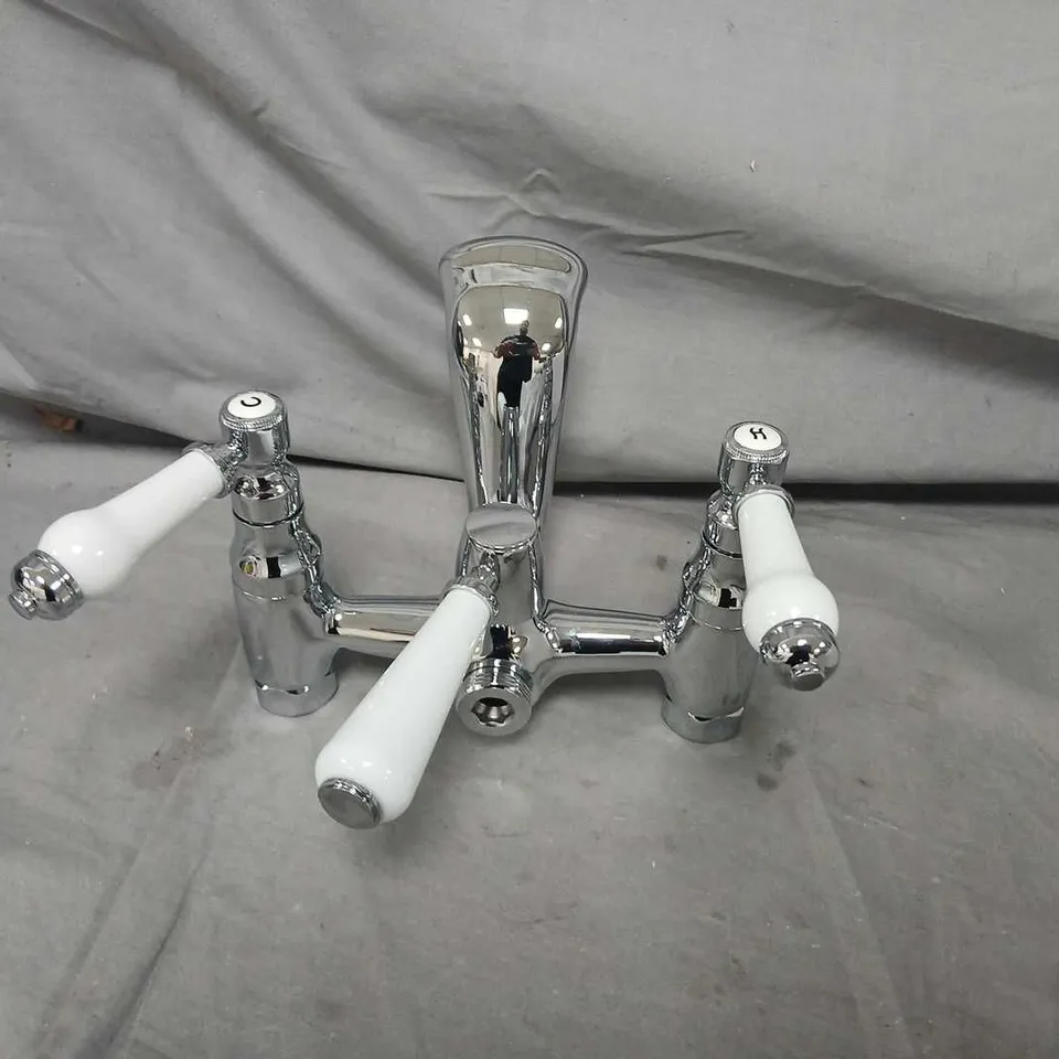 HENBURY KB04V BATH SHOWER MIXER - CHROME WITH WHITE HANDLES (SHOWER KIT INCLUDED)