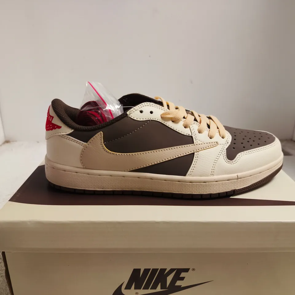 NIKE AIR JORDAN 1 RETRO HIGH OG – UK 8.5, WHITE/BROWN