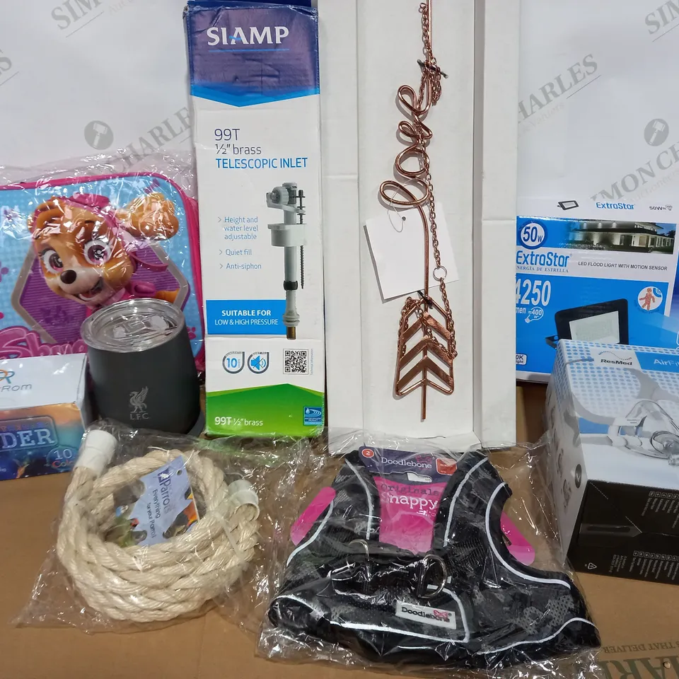 LOT OF APPROX 15 ASSORTED HOUSEHOLD ITEMS TO INCLUDE SIAMP 99T TELESCOPIC BOTTOM ENTRY, LIVERPOOL MUG/COASTER, LOVE ARROW ROSE GOLD WALL ART, ETC 