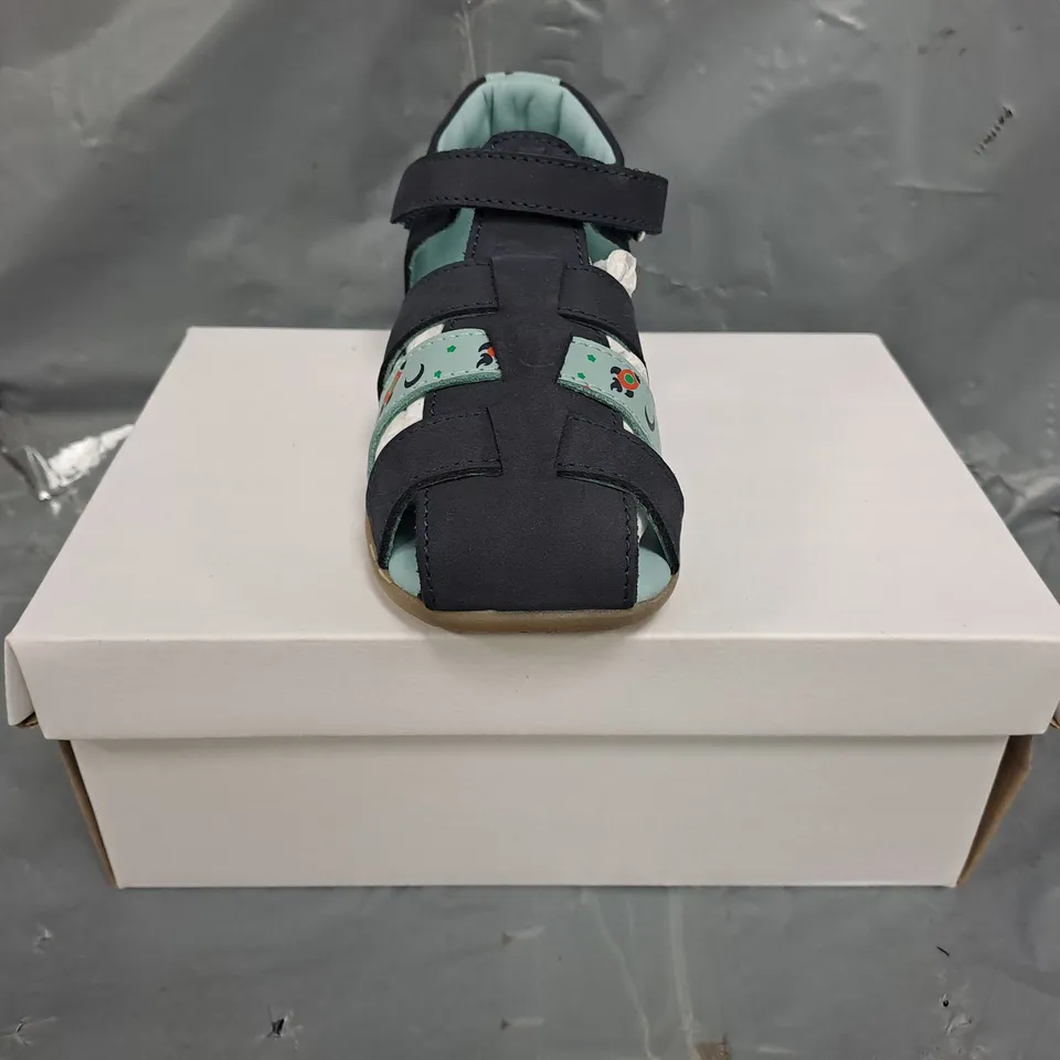 BOXED PAIR OF PIP & HENRY KID'S SANDALS IN NAVY/LIGHT BLUE SIZE 7