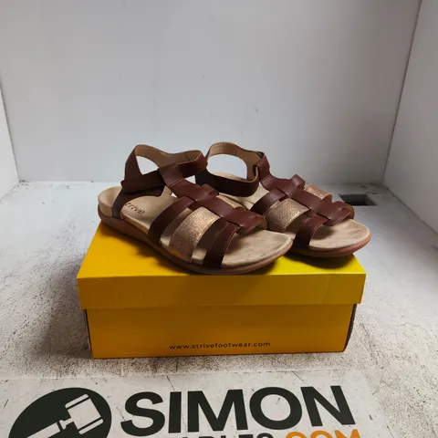 STRIVE PENELOPE SANDALS – TAN, US 9 (UK 7)