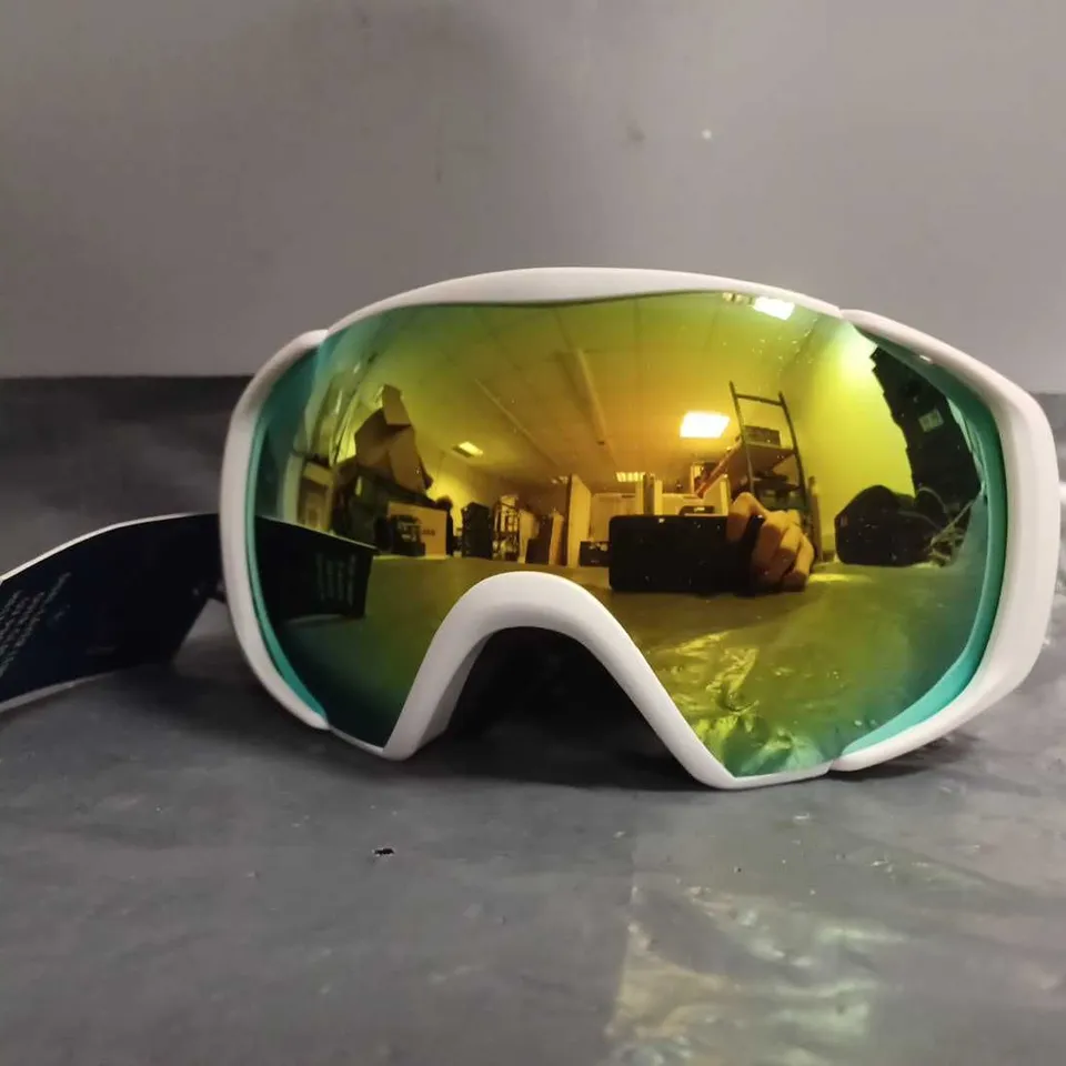 OUTDOOR MASTER WHITE SKI GOGGLES