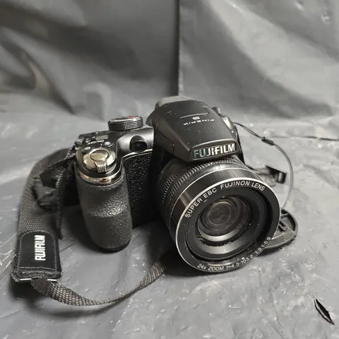 FUJIFILM DIGITAL CAMERA WITH 24X ZOOM LENS 