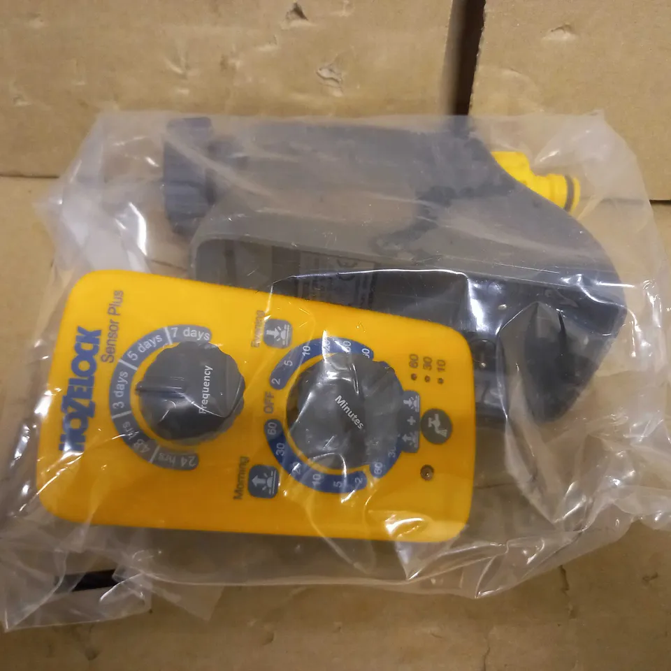 HOZELOCK 2214 0000 SENSOR CONTROLLER PLUS, YELLOW/GREY, 40X25X15 CM