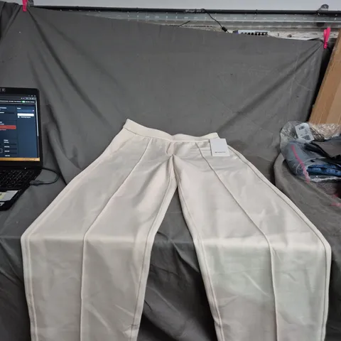 LULULEMON SOFTSTREME™ PINTUCK MID-RISE PANT – CREAM, SIZE M