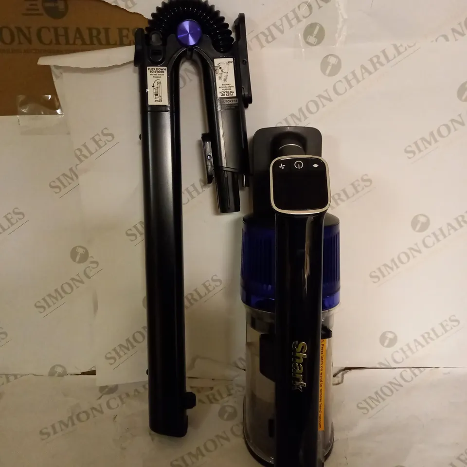 SHARK CORDLESS STICK VACUUM IZ390UKTQ