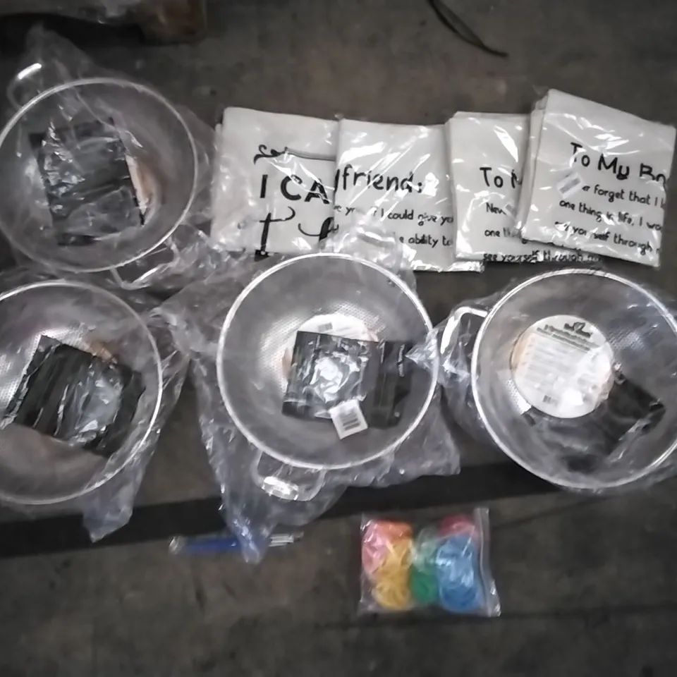 PALLET OF ASSORTED ITEMS INCLUDING 100 LOOSE LEAF RINGS, 3PCS PAINT BRUSHES, 2022 NOTE BOOK, LIVE FRESH MESH STRAINER, LIVE FRESH STEEL COLANDER, REMINDER GIFT FOR BOYFRIEND