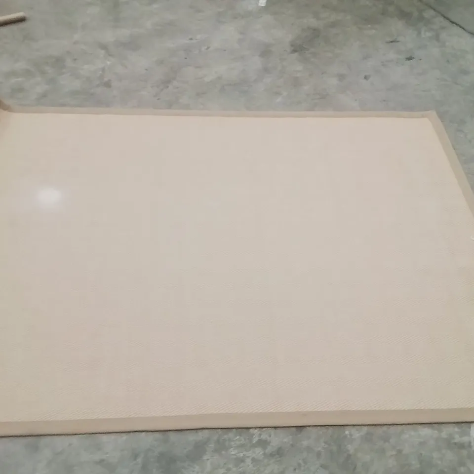 QUALITY DESIGNER AREA RUG - APPROXIMATELY 220X160CM