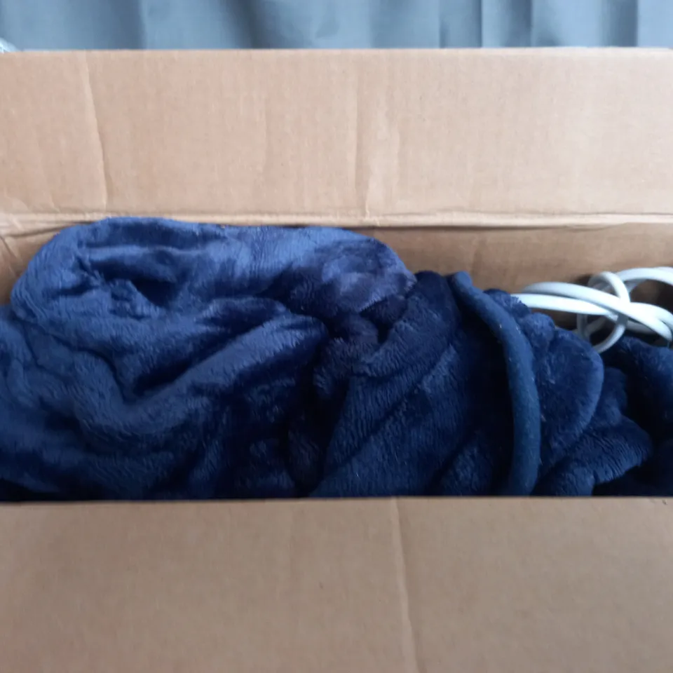 COZEE HOME HEATED PLUSH WEARABLE BLANKET IN NAVY