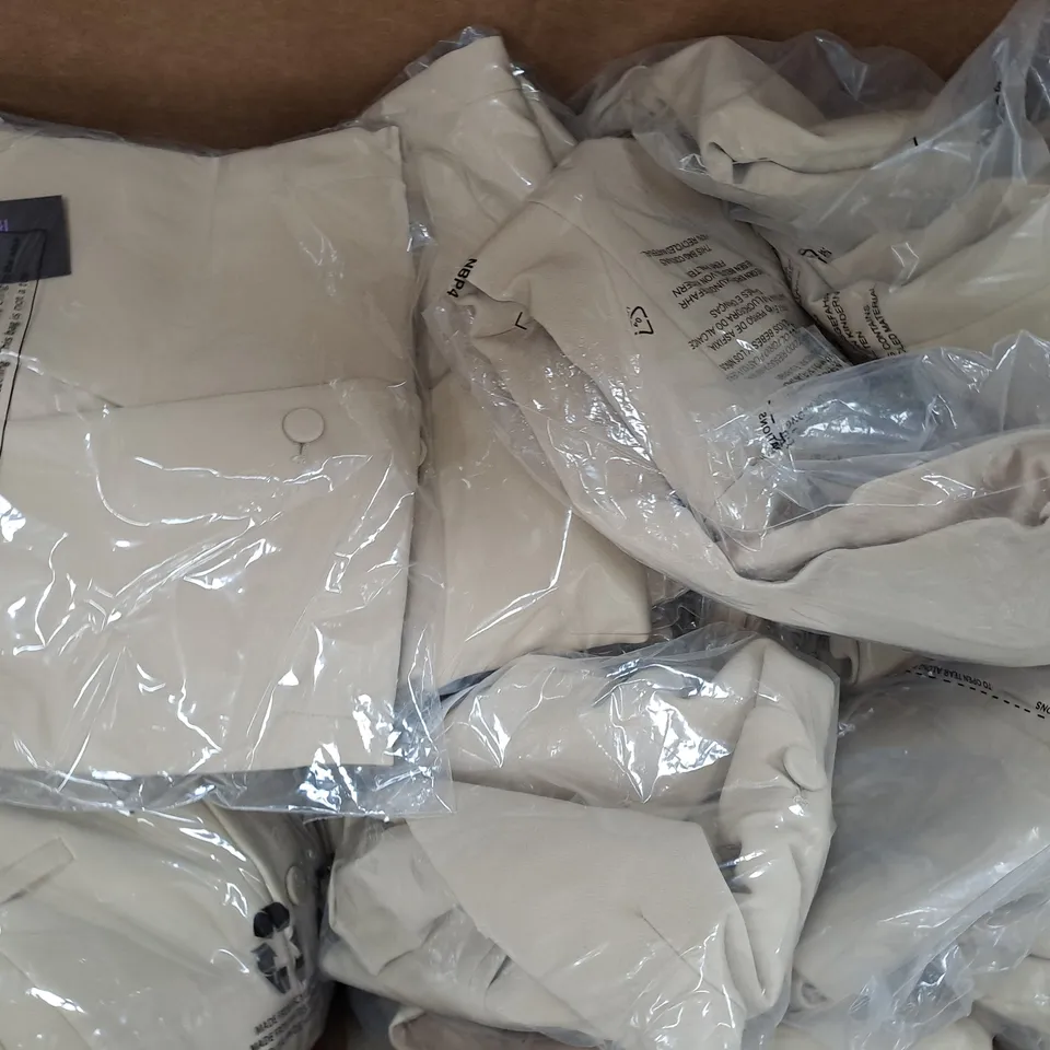 BOX OF APPROXIMATELY 10 ASSORTED CLOTHING AND FASHION ITEMS IN VARIOUS STYLES, SIZES, AND COLOURS, ETC