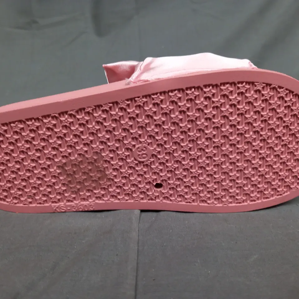 BOX OF APPROXIMATELY 10 PAIRS OF DESIGNER SLIDES IN PINK - VARIOUS SIZES