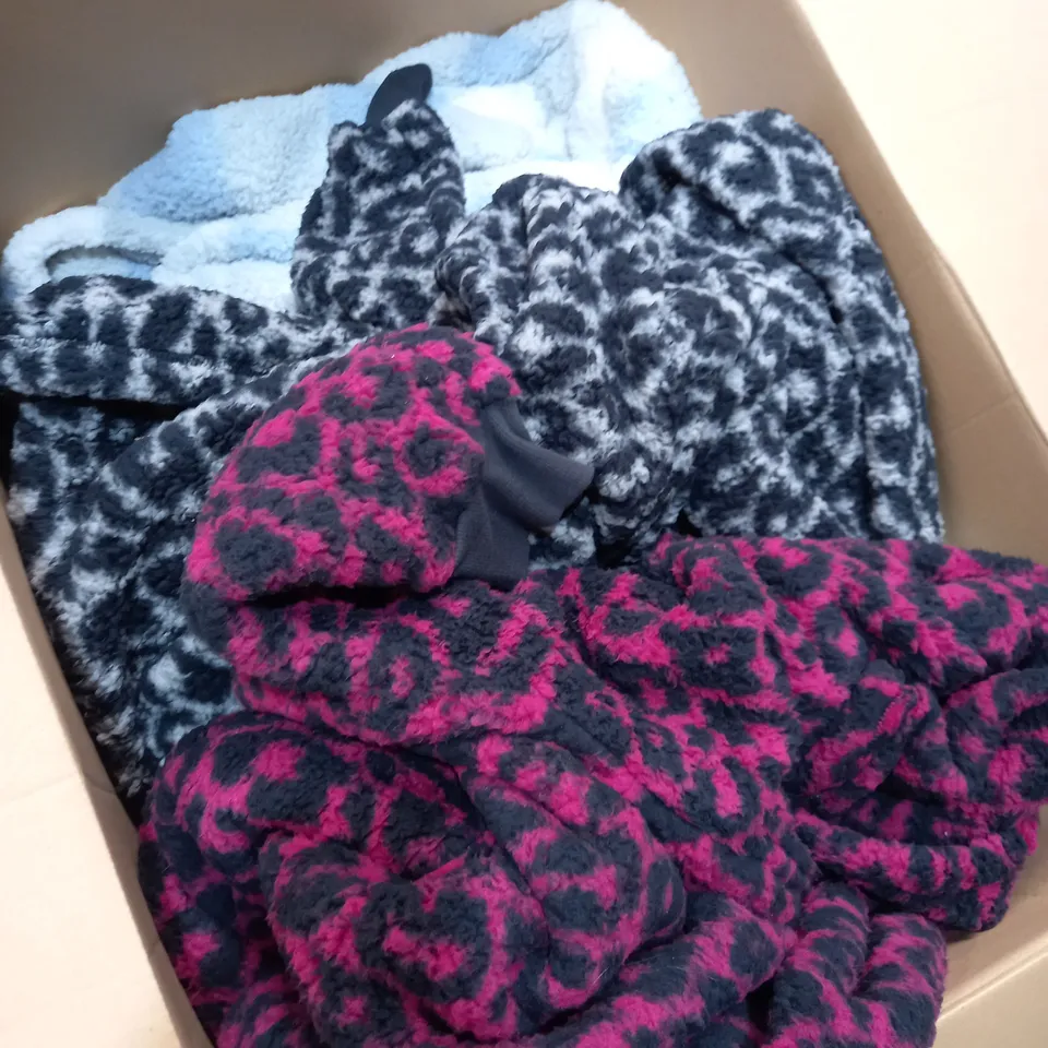BOX OF APPROXIMATELY 10 HOUSE COATS / DRESSING GOWN 