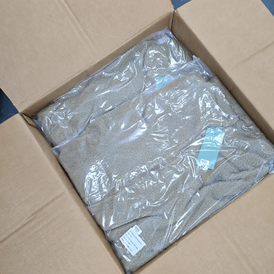 BOX OF APPROXIMATELY 25 ASSORTED CLOTHING TO INCLUDE: LA MAREY GREEN PLUSH JACKET