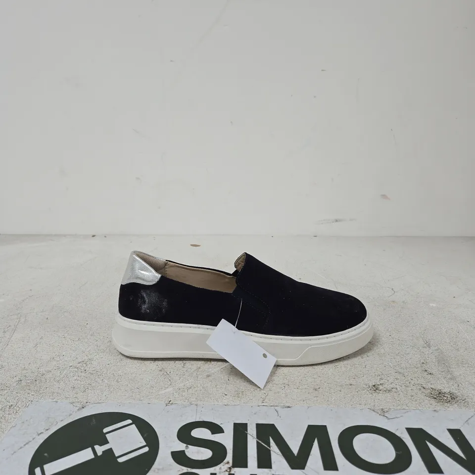 HUSH PUPPIES BLACK SUEDE SLIP-ON TRAINER WITH WHITE PLATFORM SOLE AND METALLIC HEEL COUNTER SIZE UK 7