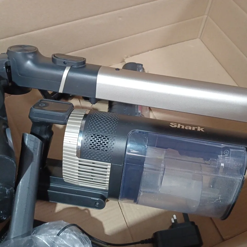 BOXED SHARK STRATOS CORDLESS VACUUM IZ400UKT