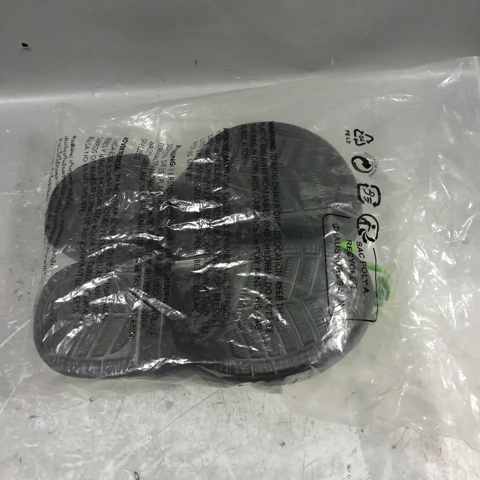 BAGGED PAIR OF CROCS SIREN CLOG BLACK UK M4/W5