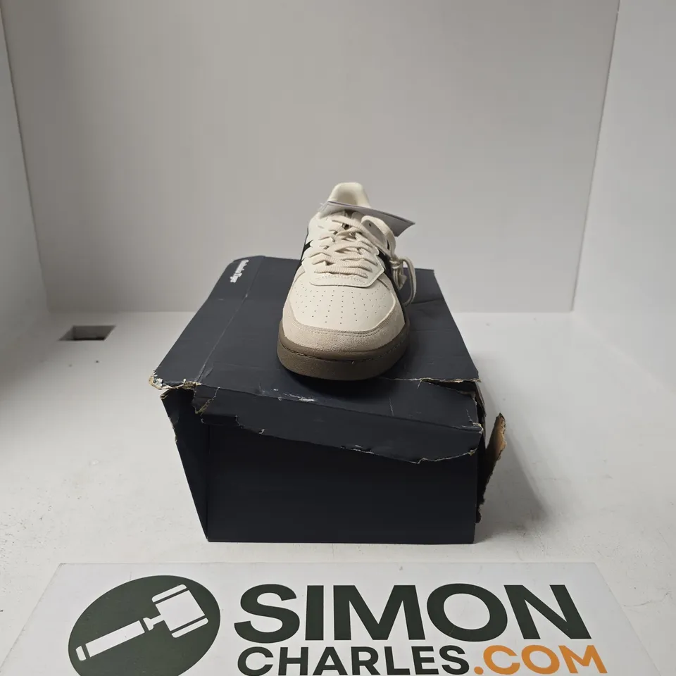 BOXED PAIR OF ONITSUKA TIGER CREAM / BLACK SHOES SIZE UK 12
