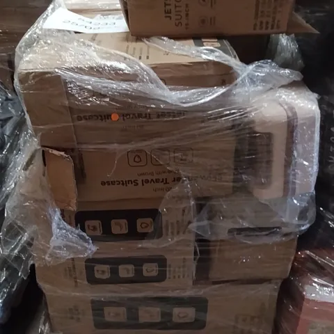 PALLET OF ASSORTED CONTACTING VERY LARGE QUANTITY OF SUITCASES