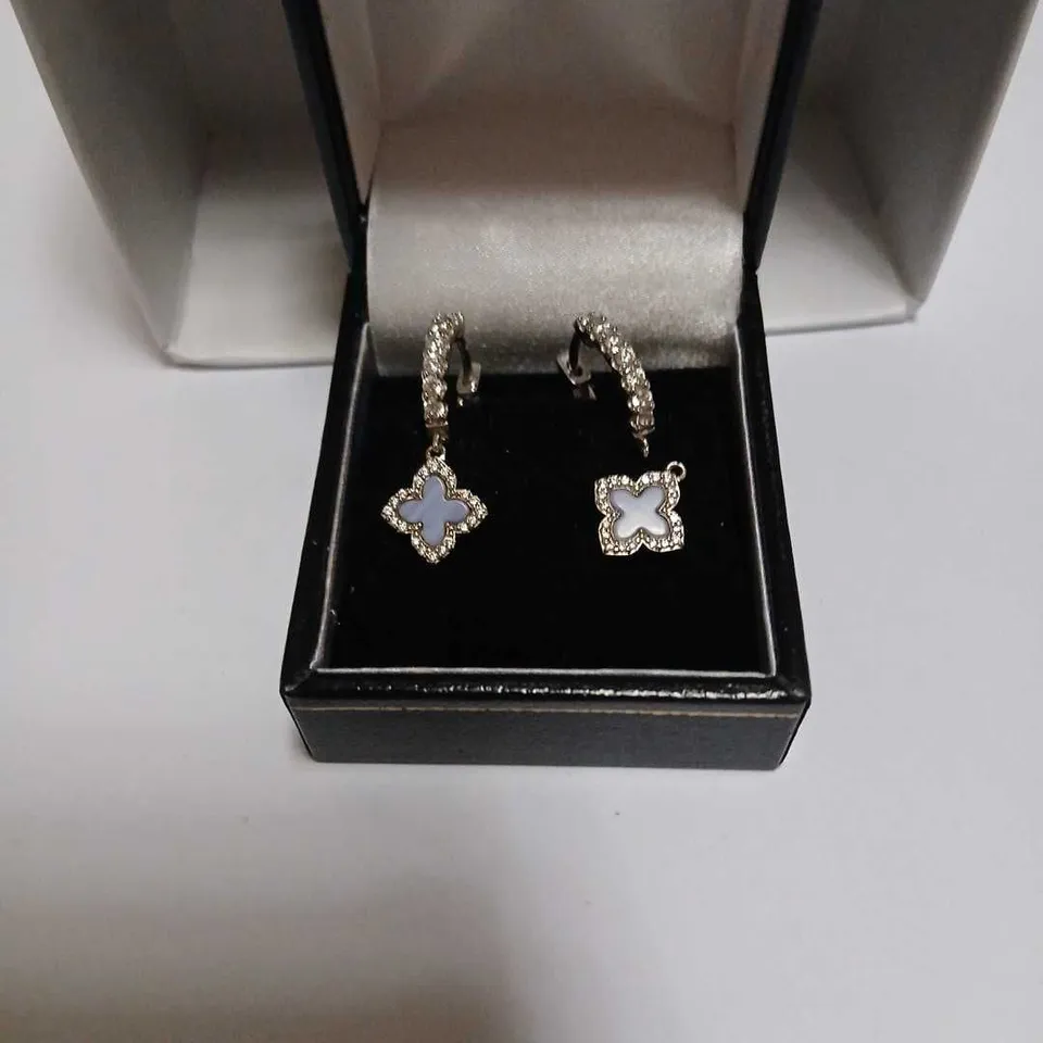 PAIR OF CLOVER-SHAPED DROP EARRINGS WITH BLUE ENAMEL CENTRES AND CRYSTALS 