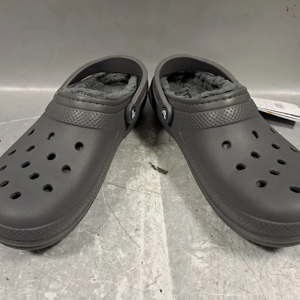 PAIR OF CROCS CLASSIC LINED CLOGS IN GREY UK SIZE M8/W9