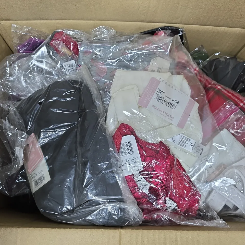 APPROXIMATELY 20 ASSORTED CLOTHING ITEMS IN VARIOUS COLOURS, SIZES, AND STYLES TO INCLUDE BRANDS SUCH AS PRIMADONNA, CYBER JAMMIES, GUY DE FRANCE, ETC