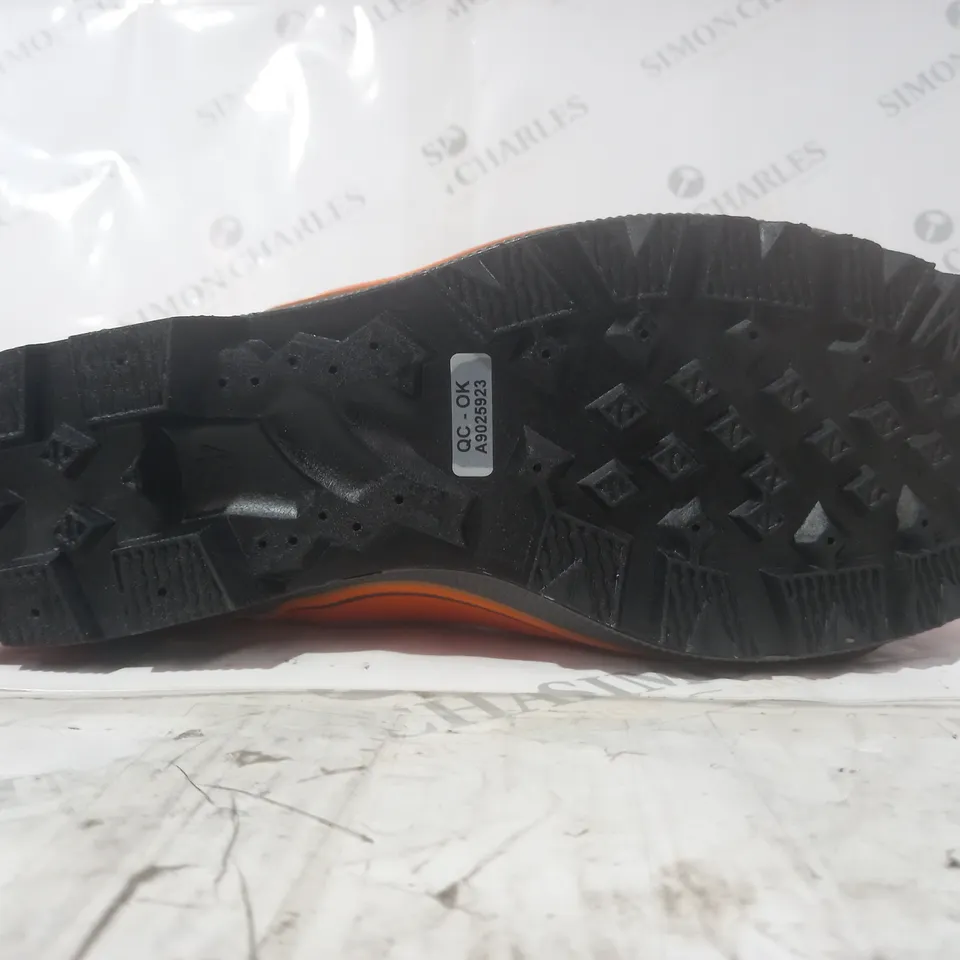 BOXED PAIR OF HUSQVARNA PROTECTIVE RUBBER BOOTS IN ORANGE UK SIZE 9