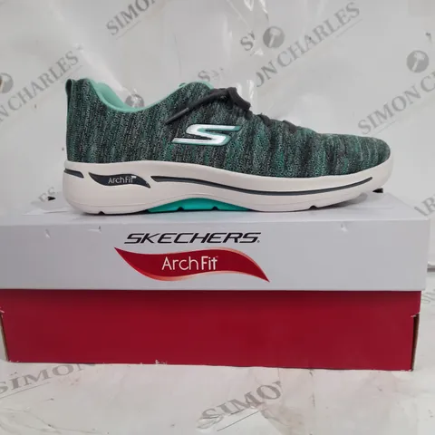 BOXED PAIR OF SKECHERS GO WALK ARCH FIT TRAINER IN CYAN TEXTILE SIZE 6
