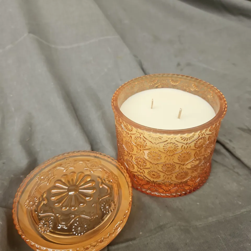 LA JOLIE MUSE PUMPKIN CHAI SCENTED CANDLE 
