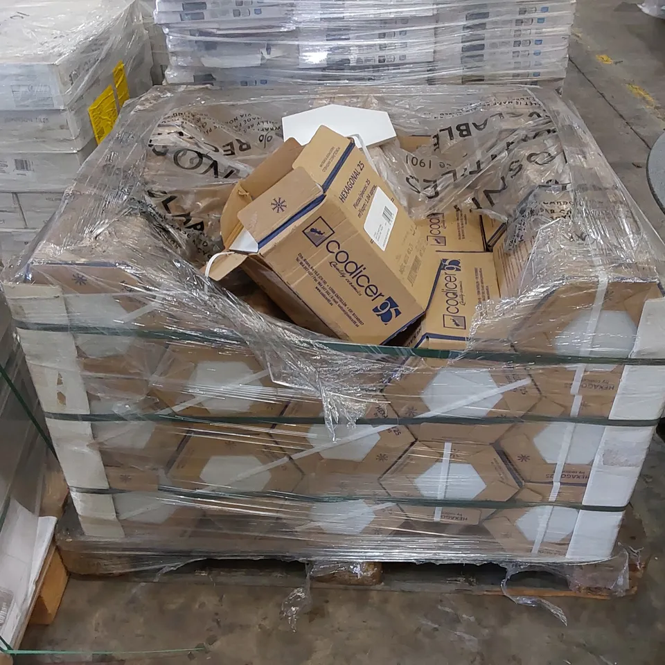 PALLET TO CONTAIN APPROX 36 X PACKS OF JOHNSON TILES OHIO WHITE NATURAL HEXAGONAL TILES TILES - 25 TILES PER PACK // SIZE: 25 X 22cm