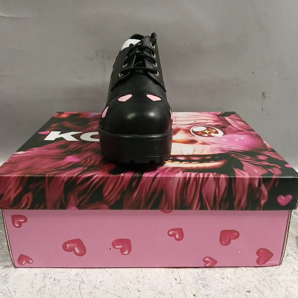 BOXED PAIR OF KOI SHOES IN BLACK W. PINK HEARTS SIZE UK 4