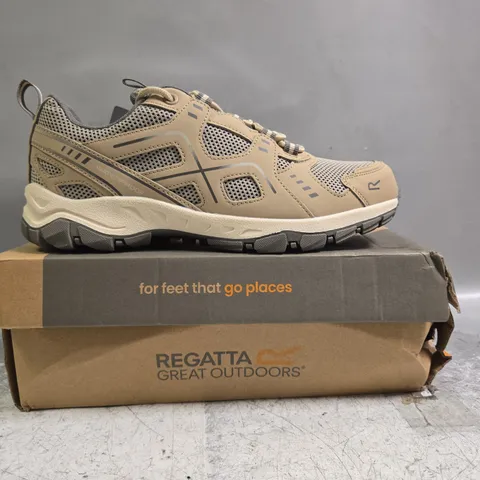 BOXED PAIR OF REGATTA WOMEN'S VENDEAVOUR TRAINERS IN WHITE PEPPER/LIGHT VANILLA SIZE UK 7