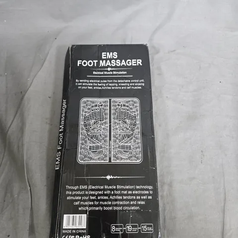 BOX OF APPROXIMATELY 20 HOUSEHOLD ITEMS INCLUDING: FOOT MASSAGER, LUXURY PEN AND FIRESIDE CANDLE