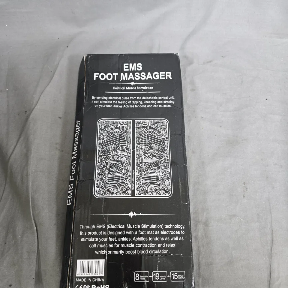 BOX OF APPROXIMATELY 20 HOUSEHOLD ITEMS INCLUDING: FOOT MASSAGER, LUXURY PEN AND FIRESIDE CANDLE