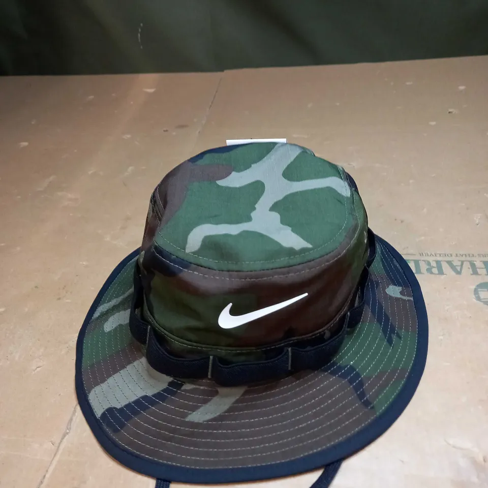 CAMOUFLAGUE NIKE BUCKET HAT 