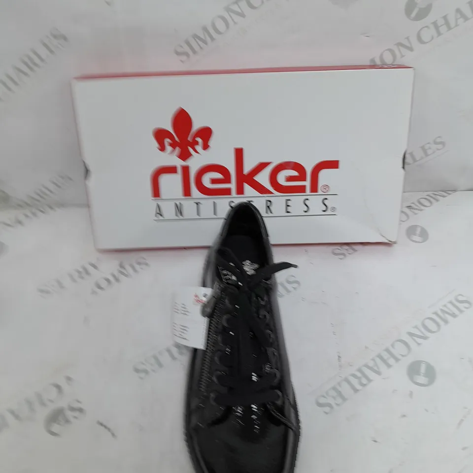 BOXED PAIR OF RIEKER TRAINERS WITH ZIP IN BLACK UK SIZE 5