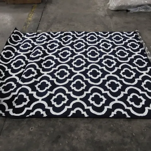 MIST TRADITIONAL RUG - BLUE // SIZE: 160 X 220cm