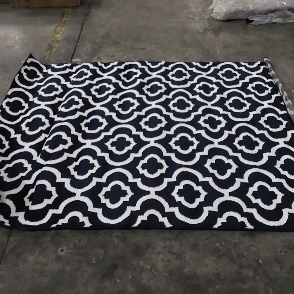MIST TRADITIONAL RUG - BLUE // SIZE: 160 X 220cm