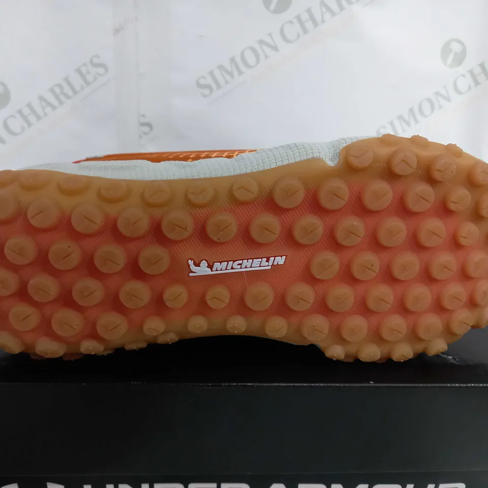 BOXED PAIR OF UNDER ARMOUR HOVR SUMMIT FT DELTA SHOES - ORANGE - 6.5 UK