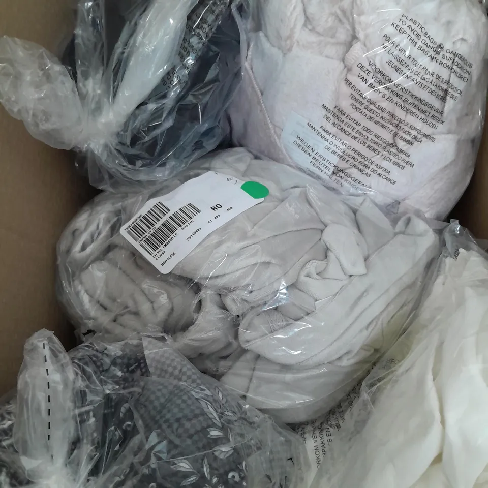 A BOX OF VARIOUS ITEMS OF CLOTHING INCLUDING A GOLD LEAF PATTERN DRESS A WHITE COTTON CARDIGAN AND A GREY ROLL NECK JUMPER 