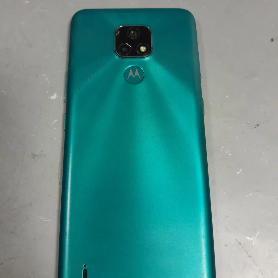 UNBOXED MOTOROLA MOBILE PHONE - TEAL