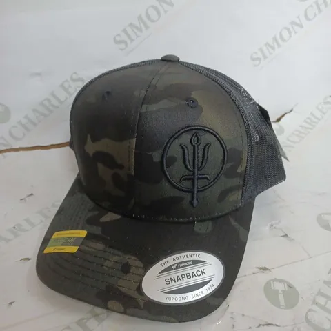 BOXED THRUDARK CAP IN BLACK CAMO