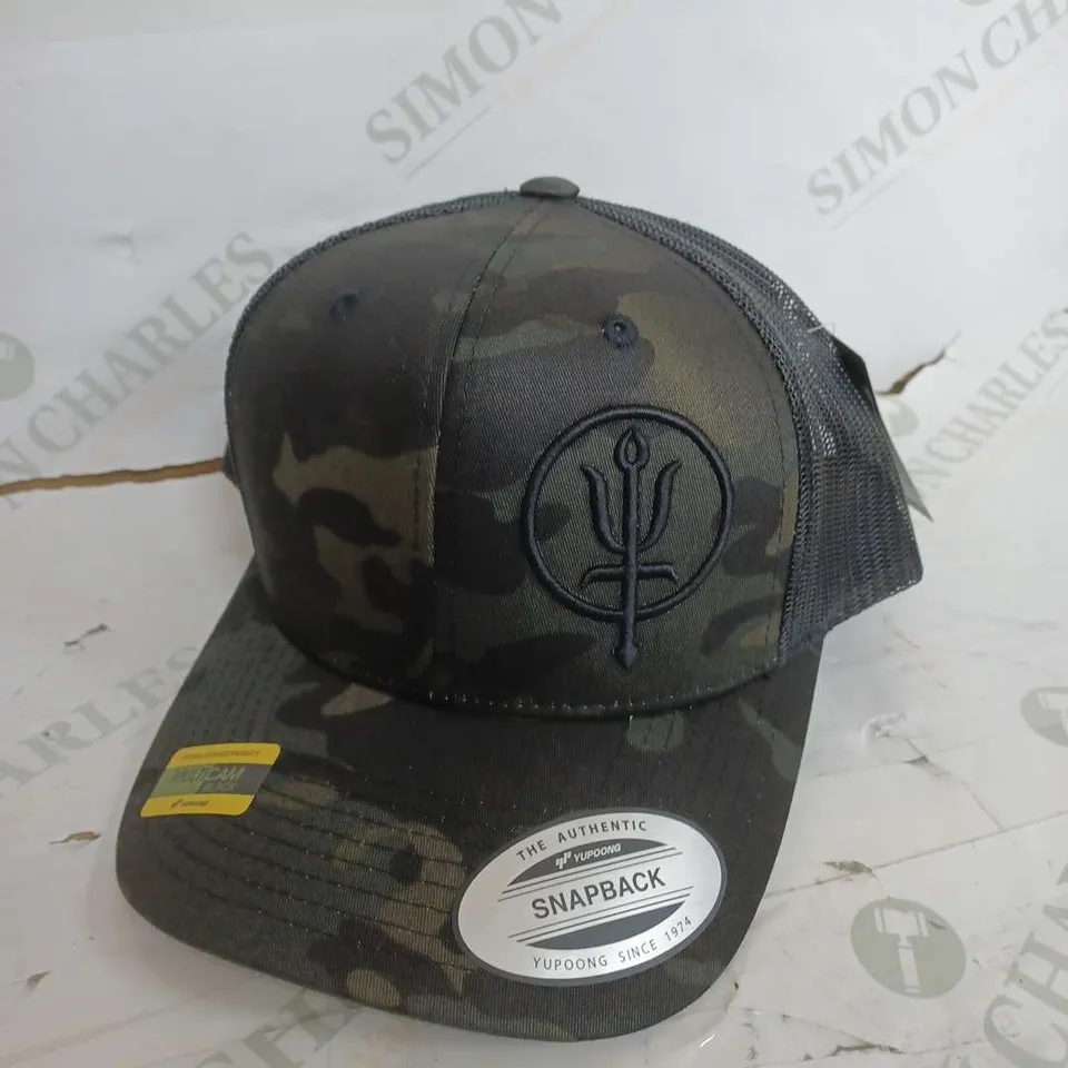 BOXED THRUDARK CAP IN BLACK CAMO 