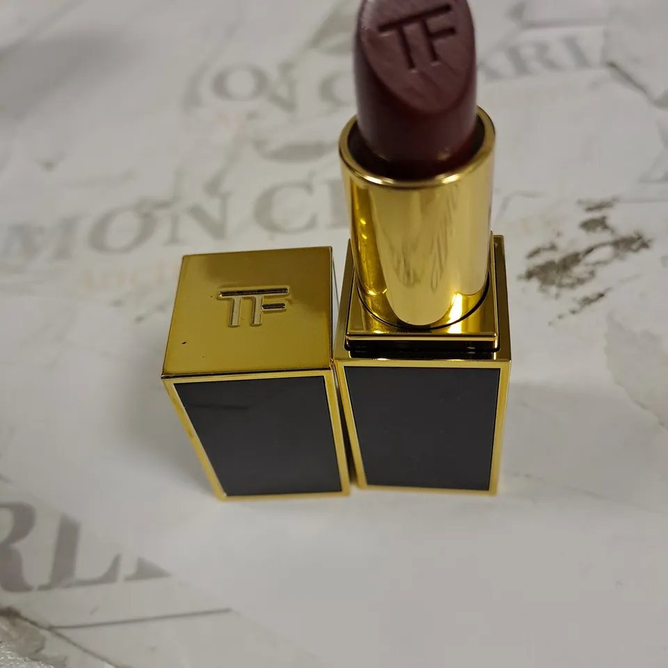 tom ford lipstick velvet cherry 