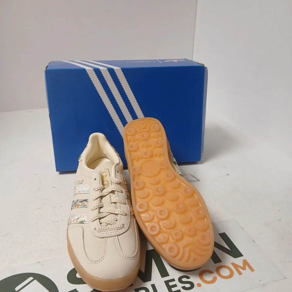ADIDAS GAZELLE INDOOR W WOMEN'S TRAINERS – CREAM WITH FLORAL STRIPE (UK 6)