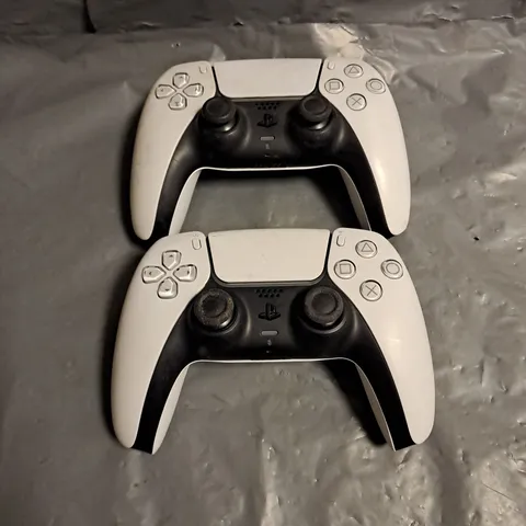 SONY PLAYSTATION 5 X2 CONTROLLERS IN WHITE CFI-ZCT1W