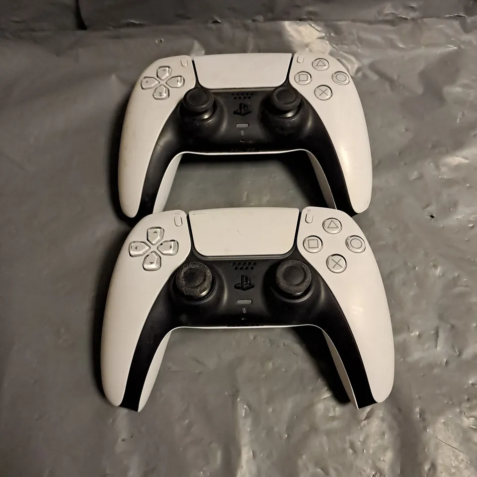 SONY PLAYSTATION 5 X2 CONTROLLERS IN WHITE CFI-ZCT1W