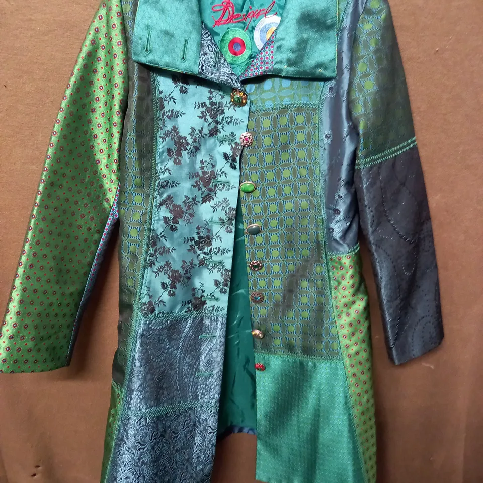 BUTTON THROUGH GREEN PATTERENED COAT - SIZE UNSPECIFIED