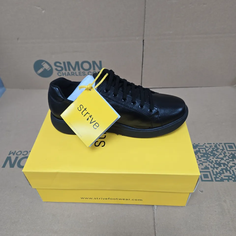 BOXED PAIR OF STRIVE DAKOTA SHOES IN ALL BLACK SIZE UK 5