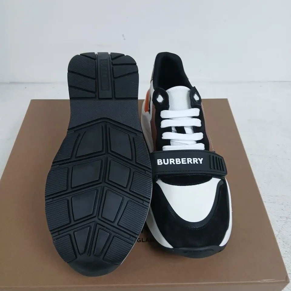 BURBERRY LOW TOP SNEAKERS – UK 8 (EUR 42)